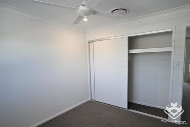 LUXURY 4 BEDROOM TOWNHOUSE 2 LIVING AREAS - Photo 1