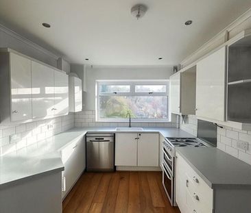 4 bedroom semi-detached house to rent - Photo 2