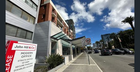 Renovated beauty that’s a few steps from Westfields - Photo 5