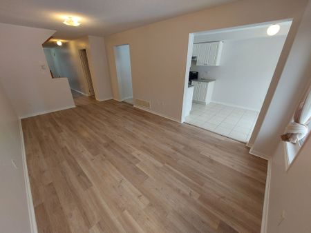 For Lease - 289 Penndutch Circle, Whitchurch-Stouffville, Ontario - Photo 4