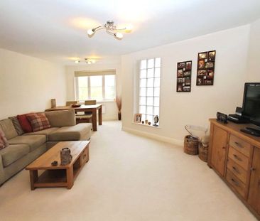 Goldsworth Road, Woking, Surrey, GU21 6LF - Photo 2