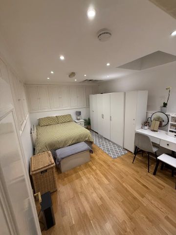 1 Bed Flat, Church Street, NW8 - Photo 2