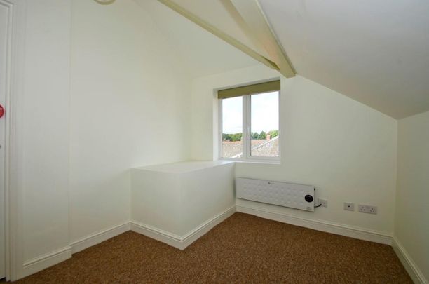 Park End Road, Gloucester - Photo 1