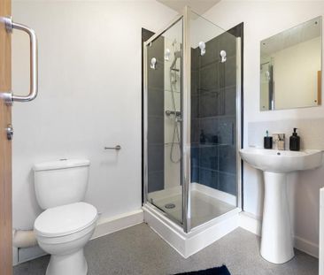8 bedroom private hall to rent - Photo 2