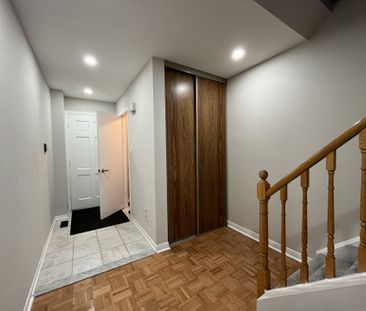 For Lease - 4327 Burnaby Court, Mississauga, Ontario - Photo 1