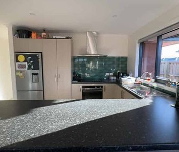 Beautiful Family Home in West Faringdon - Photo 5