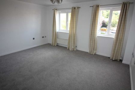 3 bed Town House - Photo 5