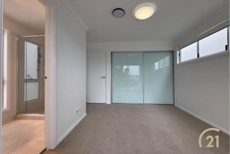 Modern 3 Bedroom Family Home&excl; - Photo 3