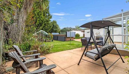 9 month rental-3 bedrooms with double garage - Photo 3