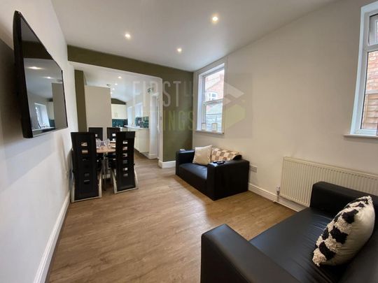 6 bedroom terraced house to rent - Photo 1