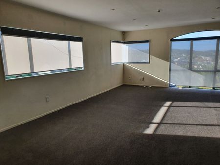 Manukau Heights - 4 brm, 2 bathroom - Photo 2