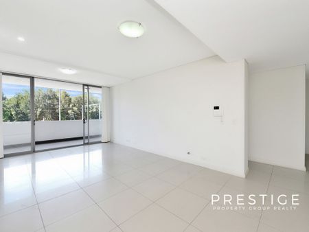 OVERSIZED ONE BEDROOM APARTMENT - Photo 5