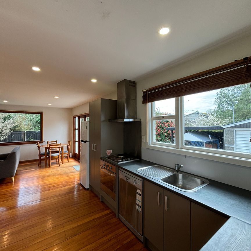 Charming 2-Bedroom Home in Riccarton: Ideal Location for Modern Living! - Photo 1