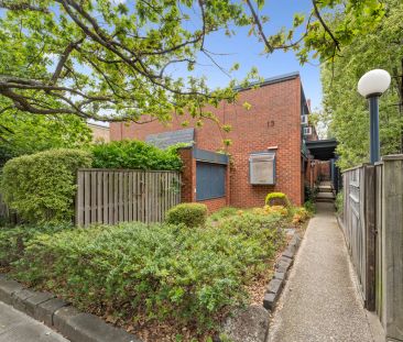 Sun-Filled Modern Townhouse with Stone Kitchen and Private Courtyar... - Photo 5