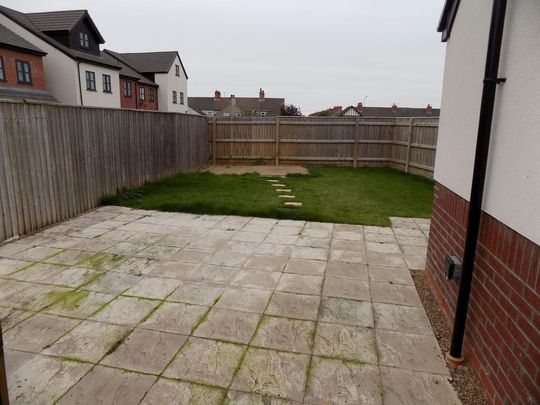 3 bedroom semi-detached house to rent - Photo 1