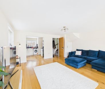 2 bedroom end of terrace house to rent - Photo 2