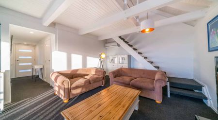 Stunning Views! Fully Furnished. - Photo 3