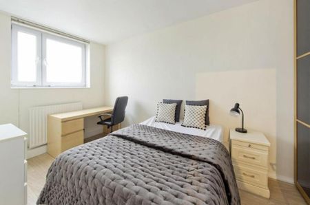3 bedroom flat to rent - Photo 5