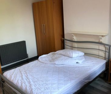 5 Bed Terraced House, Clarendon Park Road, LE2 - Photo 4