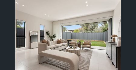 ULTRA MODERN DUPLEX IN A PRIME LOCATION ! - Photo 2