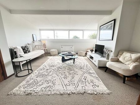 4 Bed Upstairs Villa Conversion - Close to Uni! - Photo 2