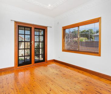 At the Centre of it All - Photo 3