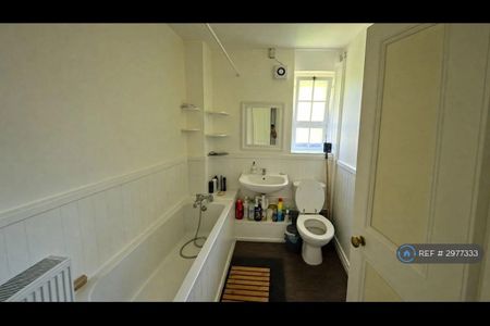 1 bedroom in a flat share to rent - Photo 4