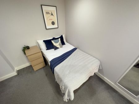 6 bedroom semi-detached house to rent - Photo 2