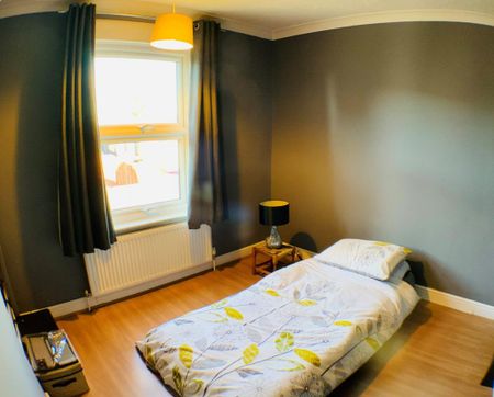 2 bedroom terraced house to rent - Photo 4