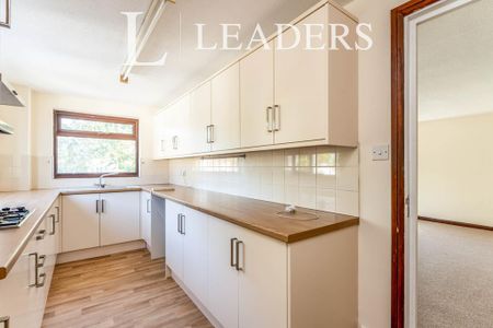 3 bedroom flat to rent - Photo 2