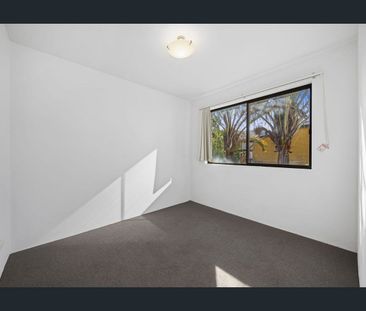 Prime Location Unit – Minutes to CBD & Waterfront - Photo 3