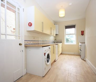 3 bed terraced house to rent in Regents Park, Heavitree, EX1 - Photo 4