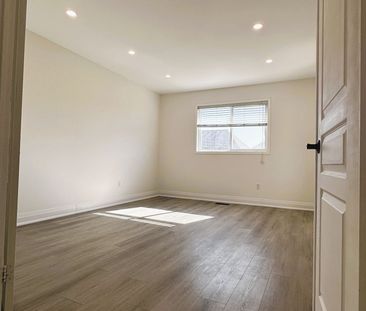 Townhouse For Lease | W8100892 - Photo 6