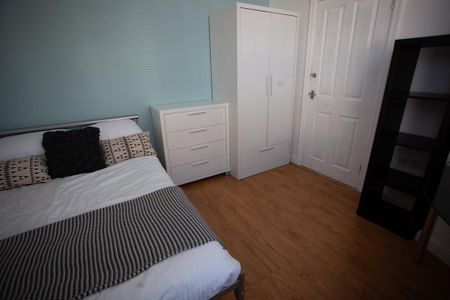 1 bedroom in a house share to rent - Photo 3