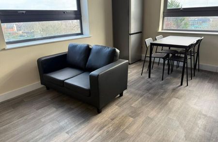 Flat 15 Oakfield House, Preston New Road, Blackburn. BB2 6AY - Photo 2