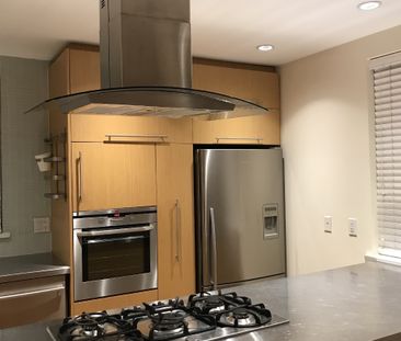 Townhouse in Vancouver West Side, British Columbia - Photo 4