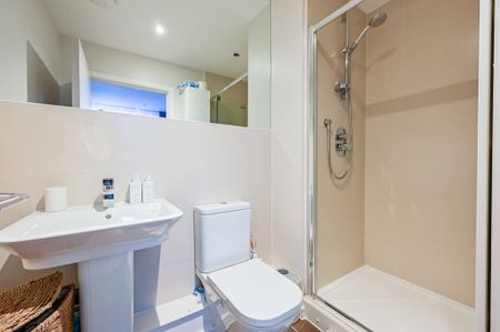 2 bedroom flat to rent - Photo 4