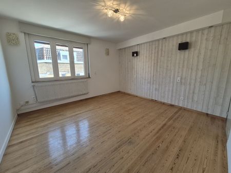 Location Appartement 4 pièces 129m² VALENCIENNES 59300 - Photo 3