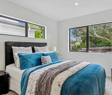 Stylish Living in Te Atatu South! - Photo 2