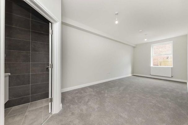 4 bedroom flat to rent - Photo 1