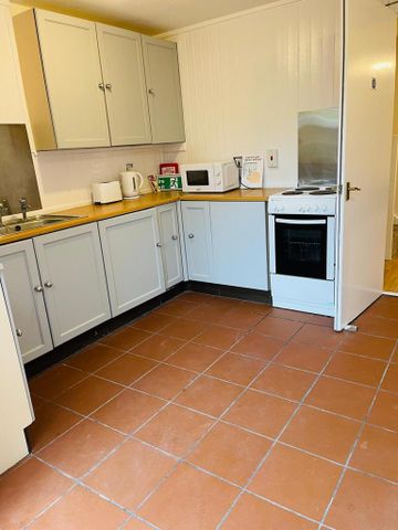 1 bedroom in a house share to rent - Photo 5