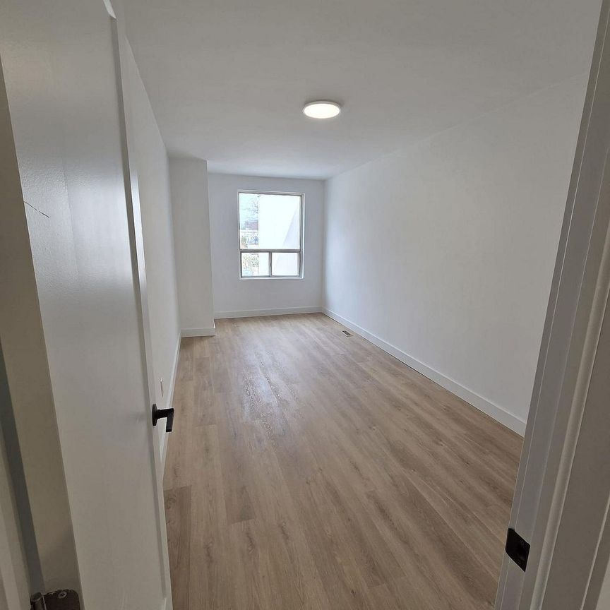 For Lease - 272 Lakeshore Road Unit# Upper, Mississauga, Ontario - Photo 1