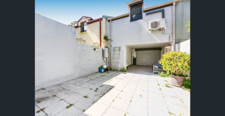 Stunning home in quiet neighbourhood - Photo 5