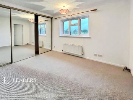4 bedroom detached house to rent - Photo 3