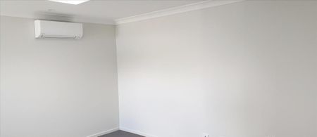 Stylish, Modern & Compact Family Home - Photo 3