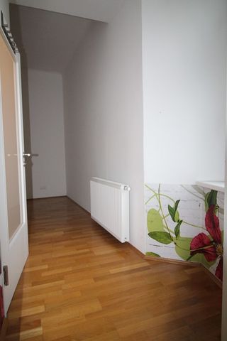 RUHIGE ALTBAUWOHNUNG NÄHE ZENTRUM - Photo 4