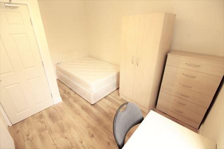 3 bedroom ground floor flat to rent - Photo 5