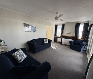Tidy 3-Bedroom Home with Great Indoor-Outdoor Flow - Ngongotaha - Photo 4