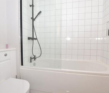Lynwood Road, Redhill, Surrey, RH1 - Photo 3