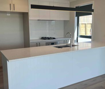 New 4-bedroom for rent!! - Photo 3